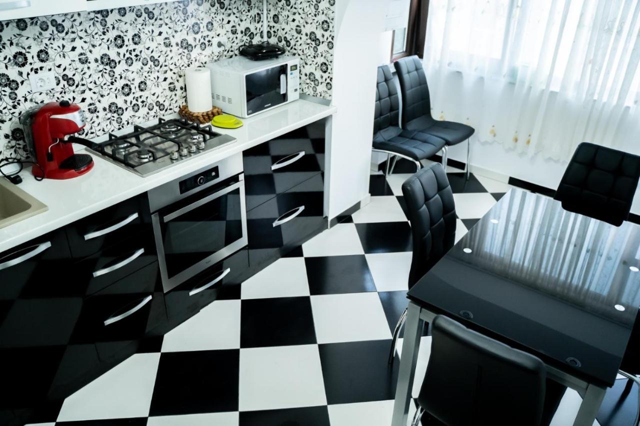 Apartament Luxury Apartment Gura Humorului Exterior photo